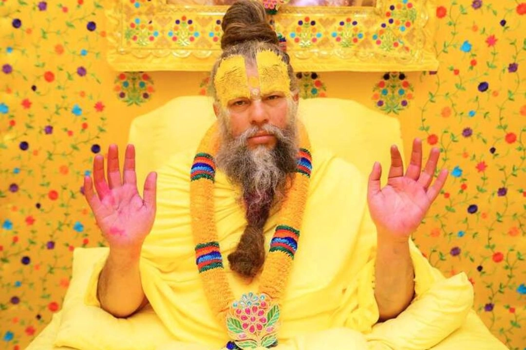 भक्त बोले - राधा रानी जल्दी ठीक करें!