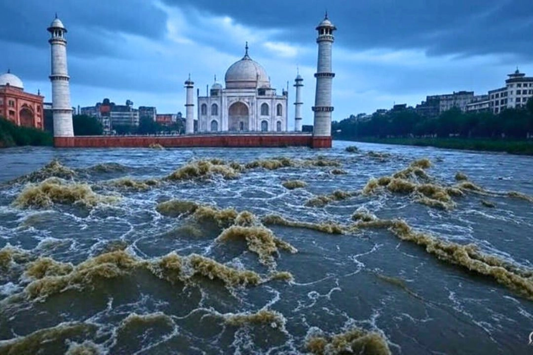 ताजमहल तक यमुना का पानी, 3 शहरों में हाहाकार!