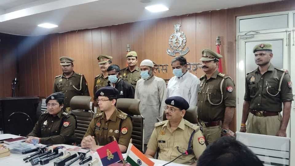 ग्रेटर नोएडा में बड़े भू-माफिया गिरोह का पर्दाफाश!