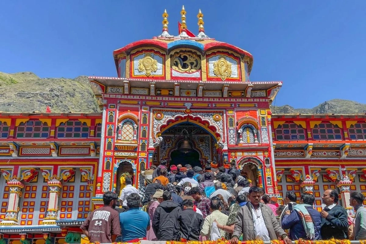 बद्रीनाथ मंदिर चढ़ावा विवाद में बड़ी कार्रवाई!